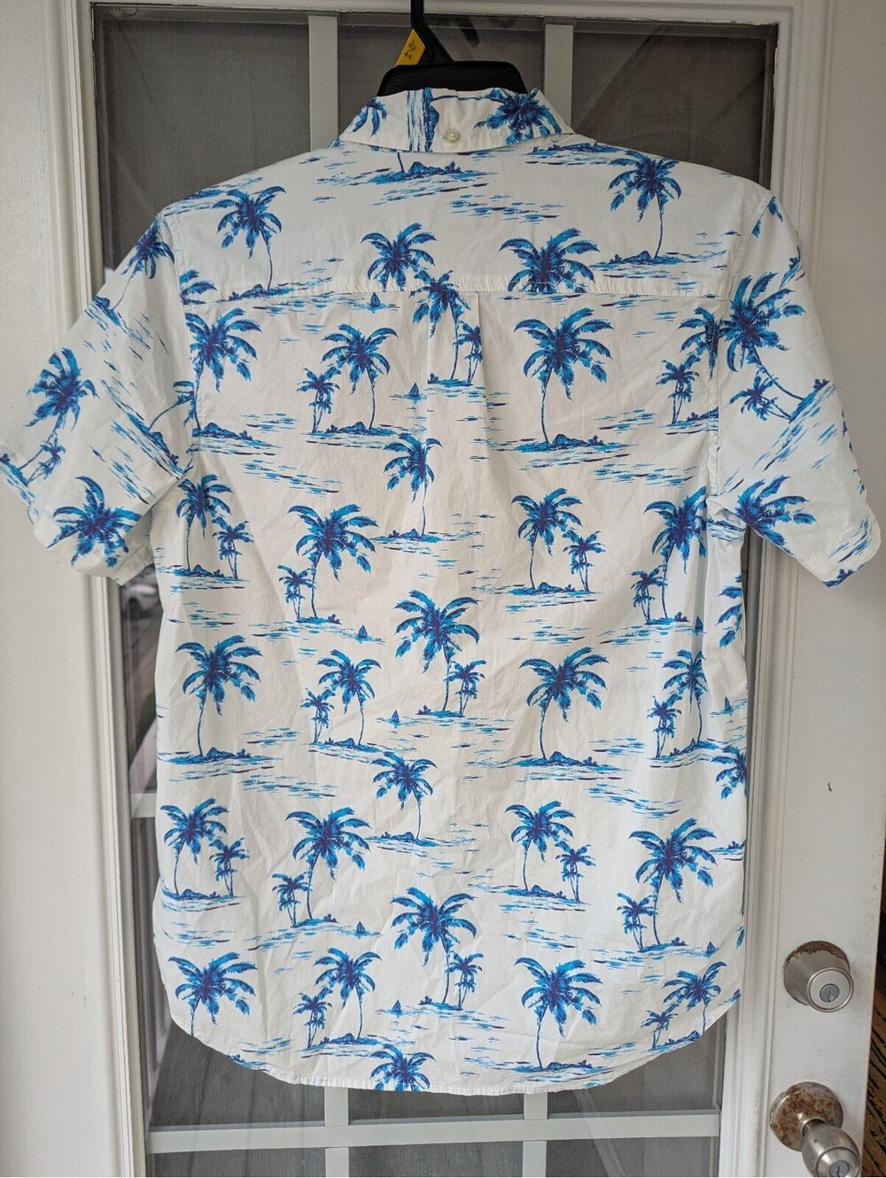 Chubbies Men M White Blue Palm Tree AOP Button Up Weekender Shirt 21x30 Tropical - Picture 9 of 9